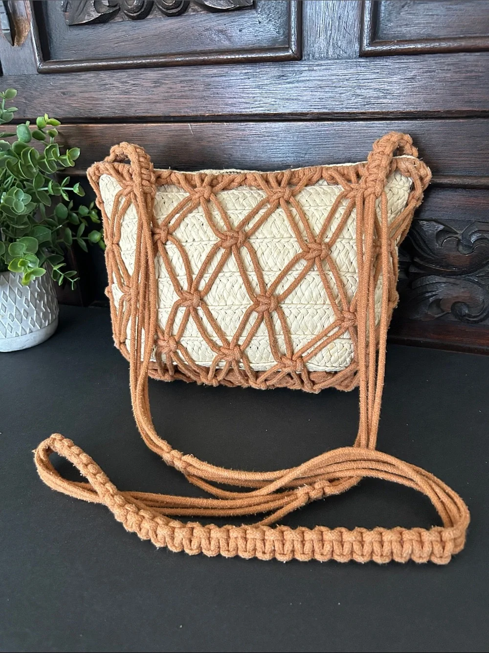 Universal Thread Beige Straw Crossbody with Tan Macramé Overlay